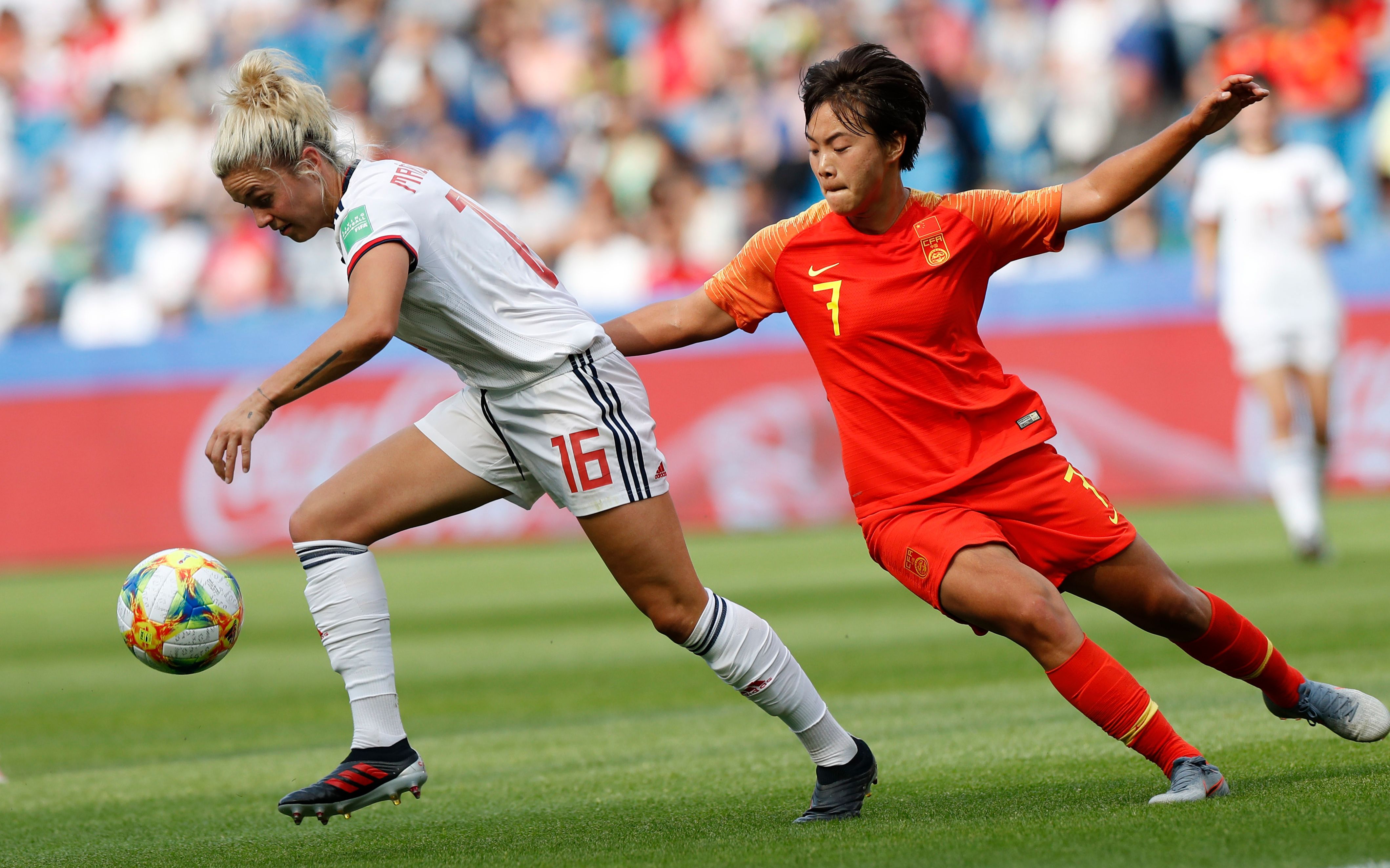 国际足球赛场上中国女队表现出色